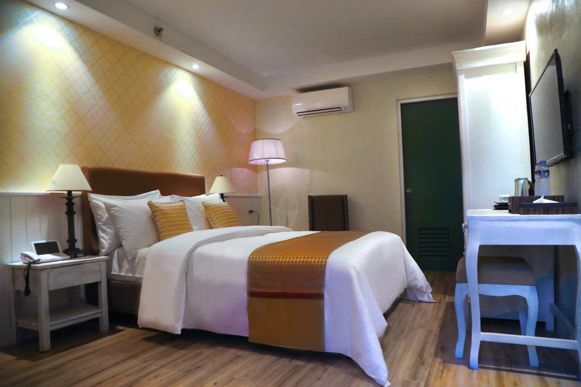 Sola Hotel Laoag Exteriér fotografie